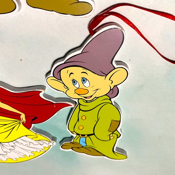 WALT DISNEY’S VTG 80s SNOW WHITE AND THE SEVEN DWARFS CHRISTMAS ORNAMENTS 7 - Picture 4 of 10